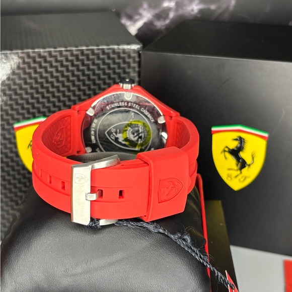 Scuderia Ferrari Pit Crew watch 44mm - Picture 6 of 6
